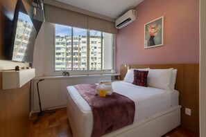 2 habitaciones, tabla de planchar con plancha y cuna de viaje 