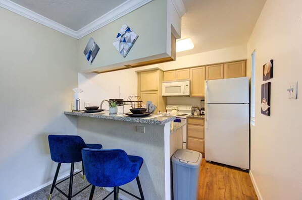 Mikrowelle, Ofen, Herdplatte, Geschirrspüler