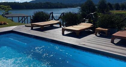 LUXURY LAKE VILLA GUATAPÉ
