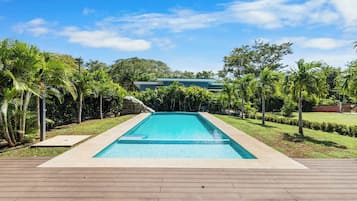 Kolam renang terbuka