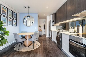 Fridge, microwave, oven, stovetop - Contemporary Apartment | Iconic Views + Pool (Cape Town)