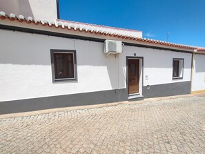 Exterior - Holiday Home 'Granja' with Private Garden and Air Conditioning (Granja Mourão)