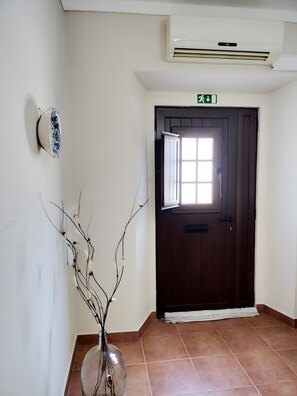 Interior - Holiday Home 'Granja' with Private Garden and Air Conditioning (Granja Mourão)