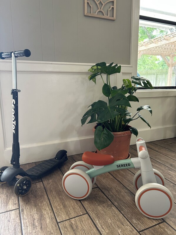 Fitness facility - Playoff Ready! ~10 Min to Kyle Field! Sleeps 14! King Bed, 72” TV, Big Backyard (College Station)