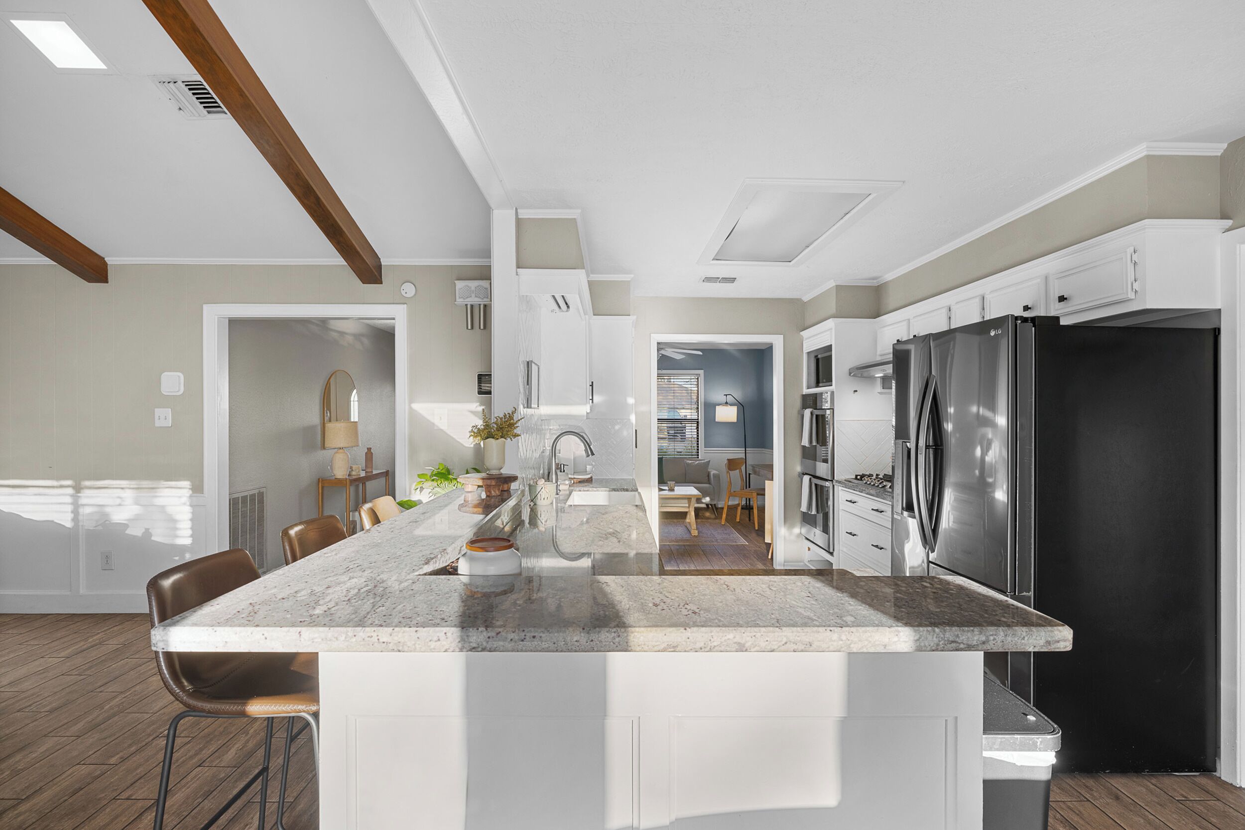 Kylskåp, mikrovågsugn, ugn och spishäll