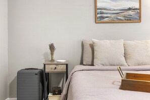 4 bedrooms, desk, iron/ironing board, free WiFi