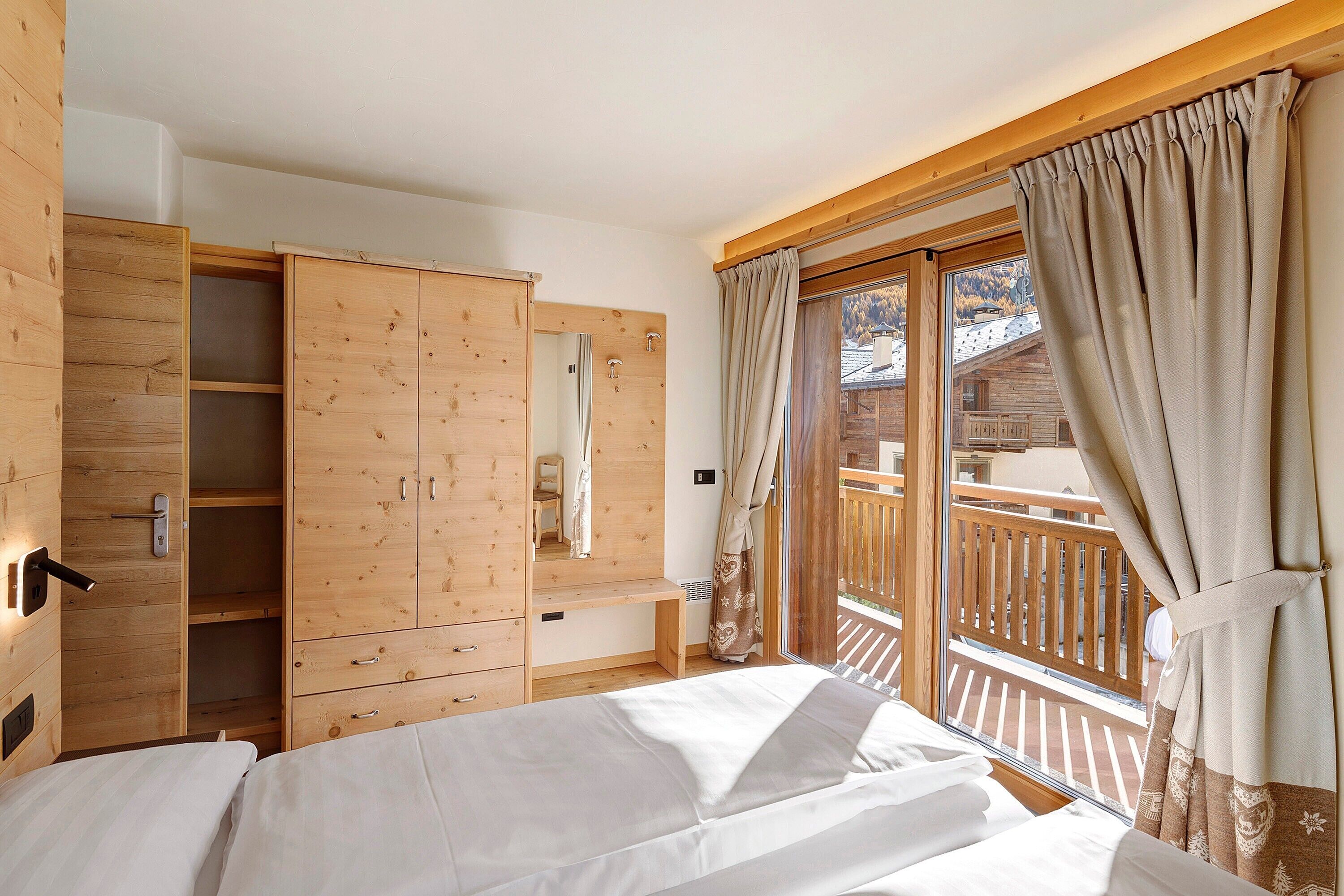 2 quartos, ferros/tábuas de passar roupa, Wi-Fi, roupa de cama