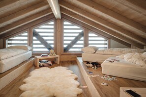 3 chambres, fer et planche à repasser, Wi-Fi, draps fournis