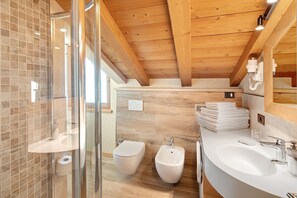 Dutxa, assecador de cabells i tovalloles 