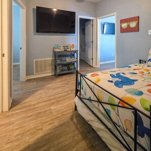 4 bedrooms, iron/ironing board, WiFi, bed sheets