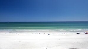 A beach with clear skies and calm waters. - 4 BRw/WD | Dog Friendly | Balcony | Pool | Hot Tub (Corpus Christi)