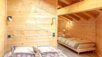 5 slaapkamers, een strijkplank/strijkijzer, wifi, beddengoed