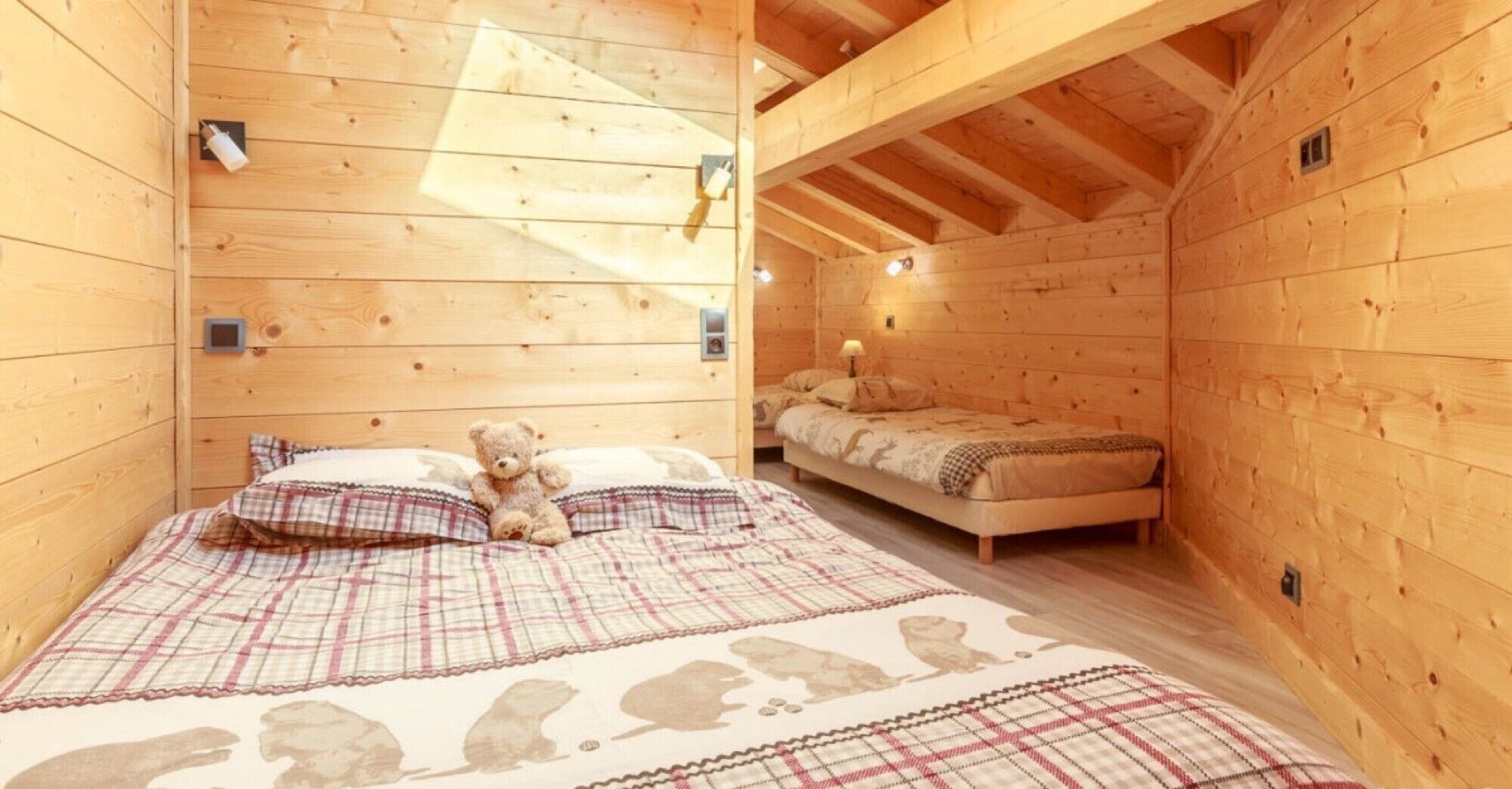 5 chambres, fer et planche à repasser, Wi-Fi, draps fournis
