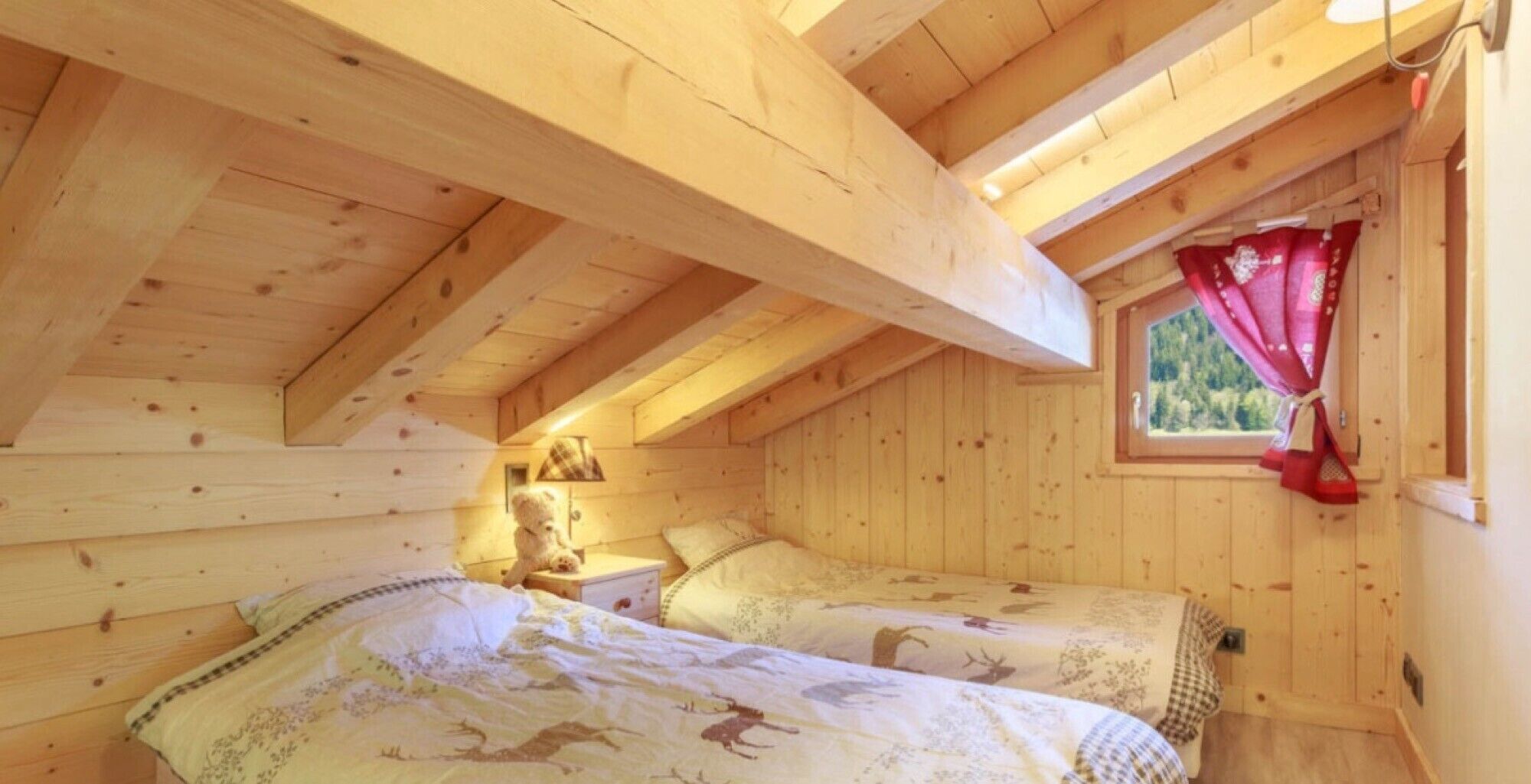 3 slaapkamers, een strijkplank/strijkijzer, wifi, beddengoed