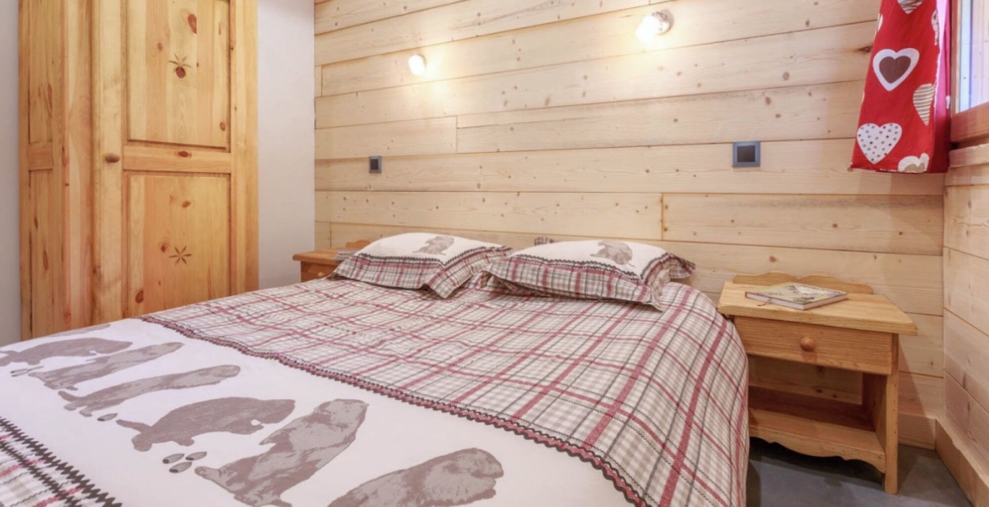 3 slaapkamers, een strijkplank/strijkijzer, wifi, beddengoed