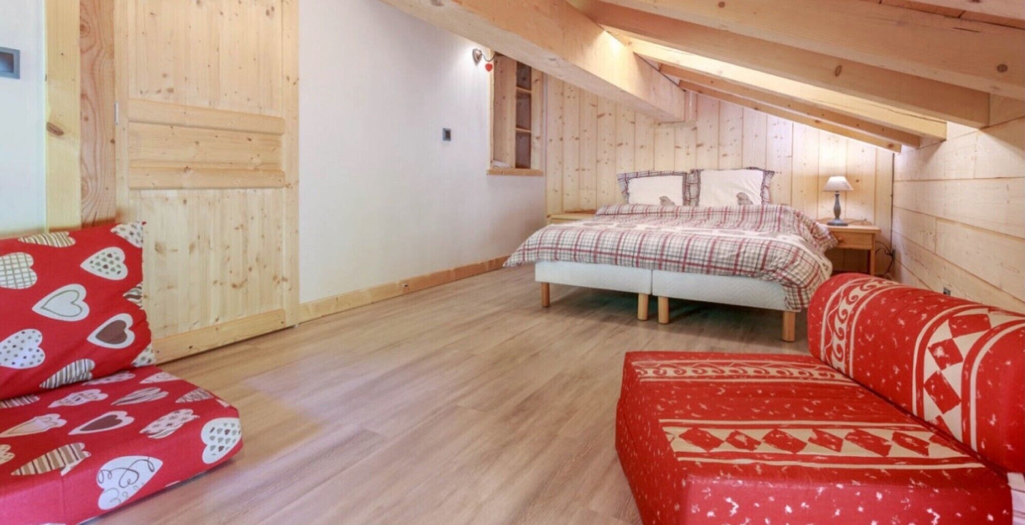 3 slaapkamers, een strijkplank/strijkijzer, wifi, beddengoed