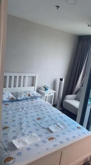 WiFi, bed sheets