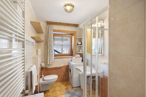 Dusche, Haartrockner, Handtücher