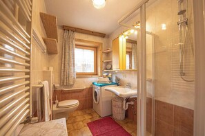 Dusche, Haartrockner, Handtücher