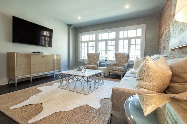 Living area - Stylish Modern Unit: Walk to French Quarter, Perfect for Essence Festival! (New Orleans)