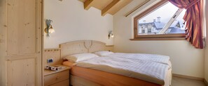 3 chambres, fer et planche à repasser, Wi-Fi, draps fournis