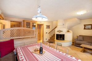 Interior - Apartment 'Gioanzin' with Mountain View, Balcony and Wi-Fi (Livigno)
