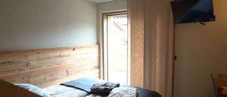 2 عدّة غرف نوم وواي فاي وملاءات أسرّة وتسهيلات لدخول الكراسي المتحركة