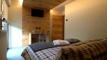 2 bedrooms, WiFi, bed sheets, wheelchair access