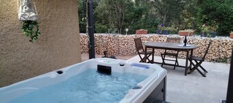 Nid des Hirondelles - Furnished apartment with all comforts in a quiet location - Air conditioning Swimming pool Jacuzzi