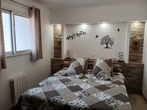 Iron/ironing board, free WiFi, bed sheets
