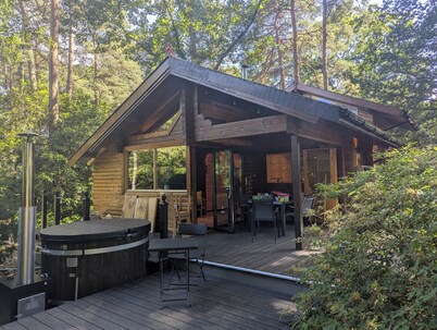 Onni - cosy forest cabin with hot tub option