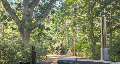 Onni - cosy forest cabin with hot tub option