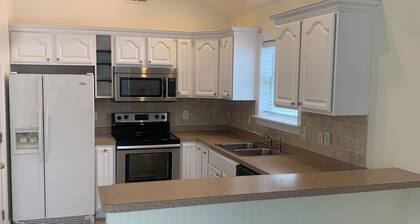 3-bedroom apartment in lovely Kill Devil Hills with Tiki Bar