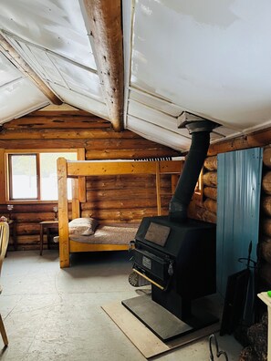 Room - Nadina Mountian Wilderness Lodge - Off Grid Wilderness Retreat (Houston)