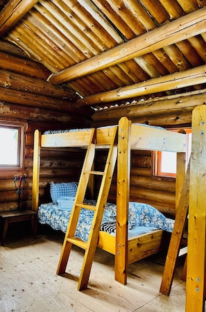 1 bedroom, desk, bed sheets