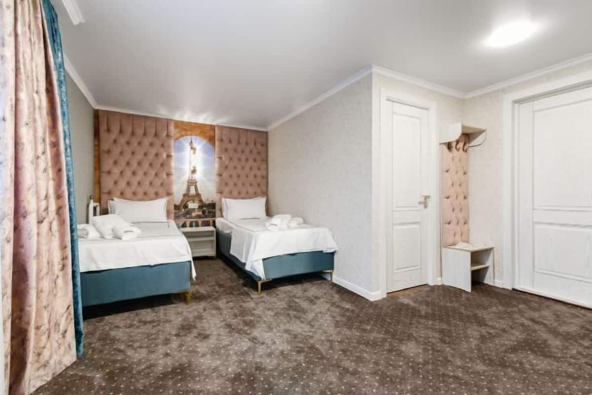 Egyptian cotton sheets, premium bedding, minibar, individually furnished