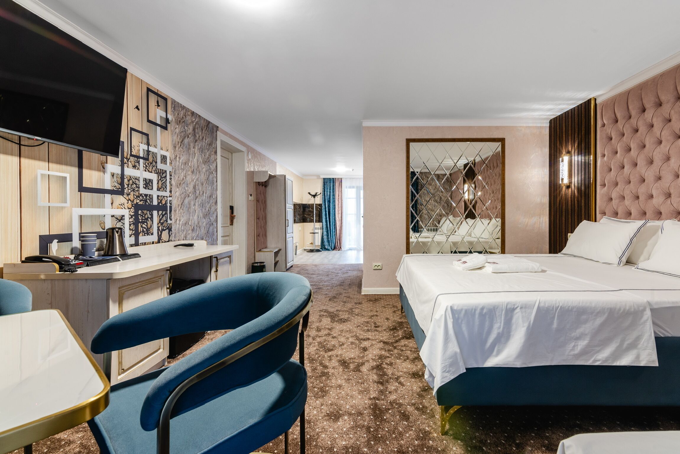 Family Studio Suite, Balcony | Egyptian cotton sheets, premium bedding, minibar, individually furnished