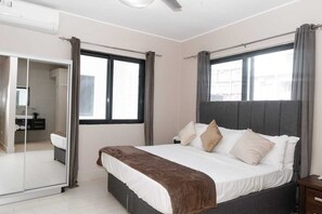 3 bedrooms, iron/ironing board, WiFi, bed sheets