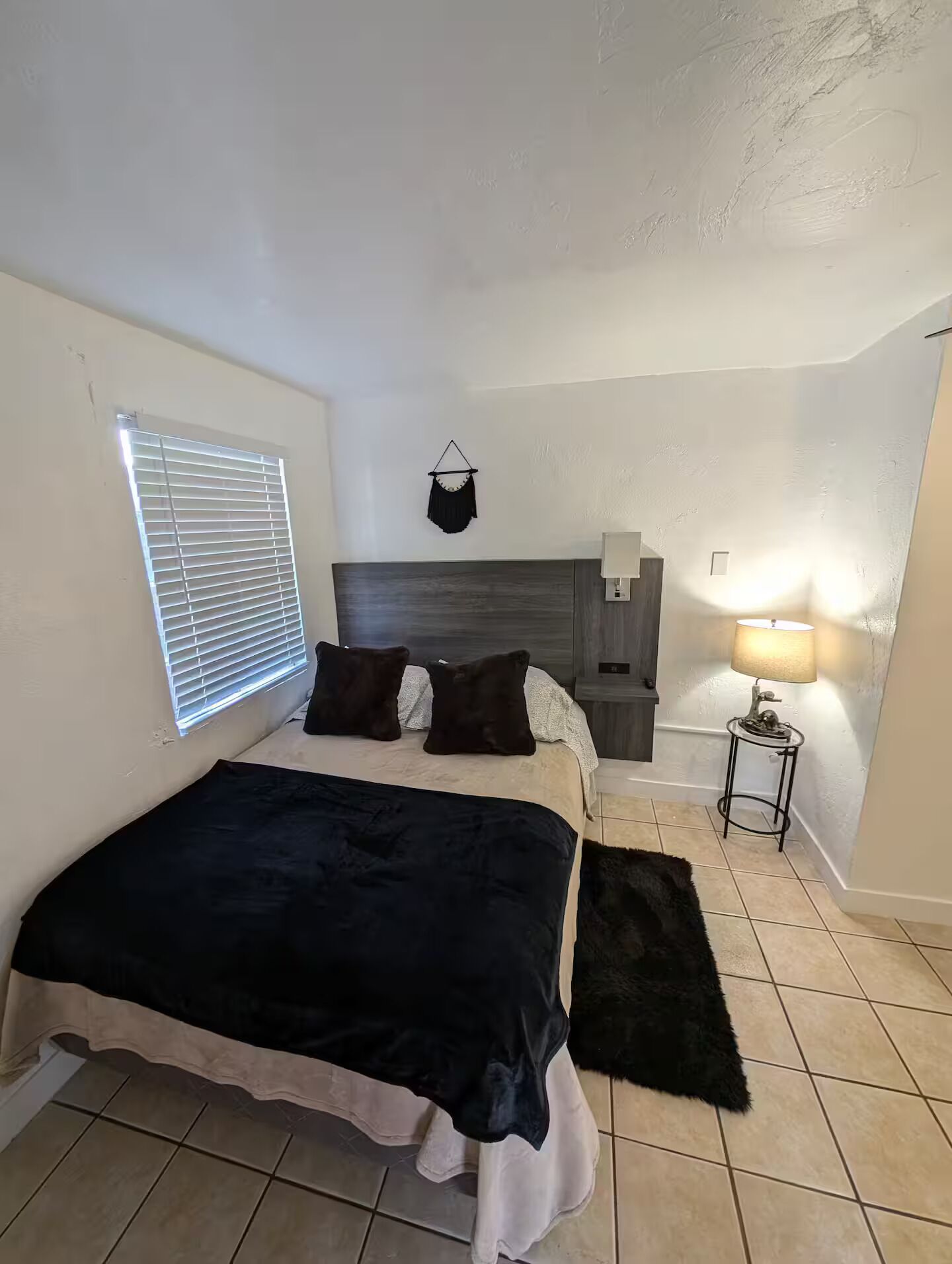 1 chambre, fer et planche à repasser, Wi-Fi gratuit, draps fournis