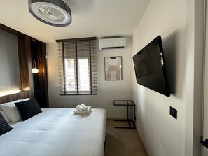 1 bedroom, iron/ironing board, WiFi, bed sheets - Apartment PREMIUM Sun&Mar LA ROCA (pool, views, comfy, fully equipped) (Torremolinos)