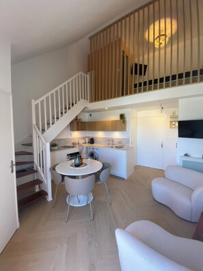 Interior - Waterfront apartment (sea view) (Concarneau)