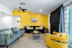 Living area - Hello Pool Spa Putt-Putt Billiards Games Firepit (Bermuda Dunes)