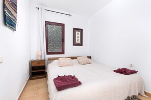 2 bedrooms, iron/ironing board, WiFi, bed sheets