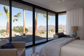 3 sovrum, skrivbord, strykjärn/strykbräda och gratis wi-fi