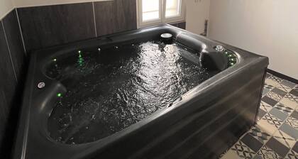 "Le meublé". apartment with unlimited jacuzzi near Mont-Saint-Michel