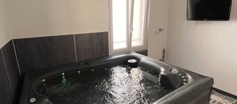 "Le meublé". apartment with unlimited jacuzzi near Mont-Saint-Michel