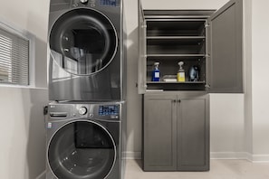 Interior - House of Blues Memphis • Spacious 3BR Home w/ Wi-Fi & Free Parking • Rated 10/10 (Memphis)