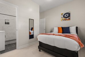 3 bedrooms, desk, iron/ironing board, free WiFi