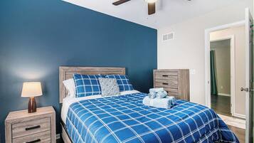 3 bedrooms, desk, iron/ironing board, free WiFi
