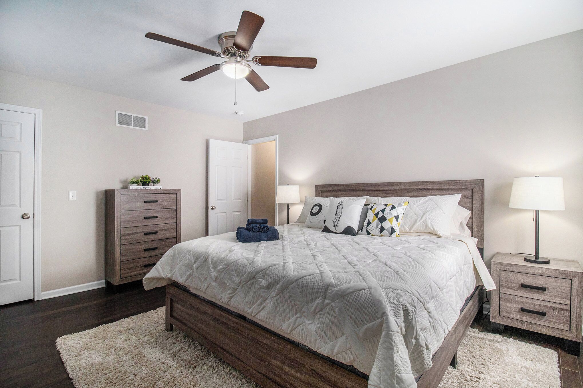 3 bedrooms, desk, free WiFi, bed sheets